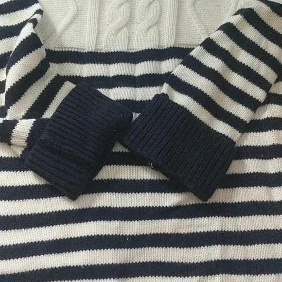 Navy & white cable knit turtleneck sweater - Picture 4 of 11